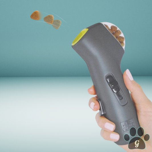 ANIMAL PLANET PETS Handheld Pet Treat Launcher