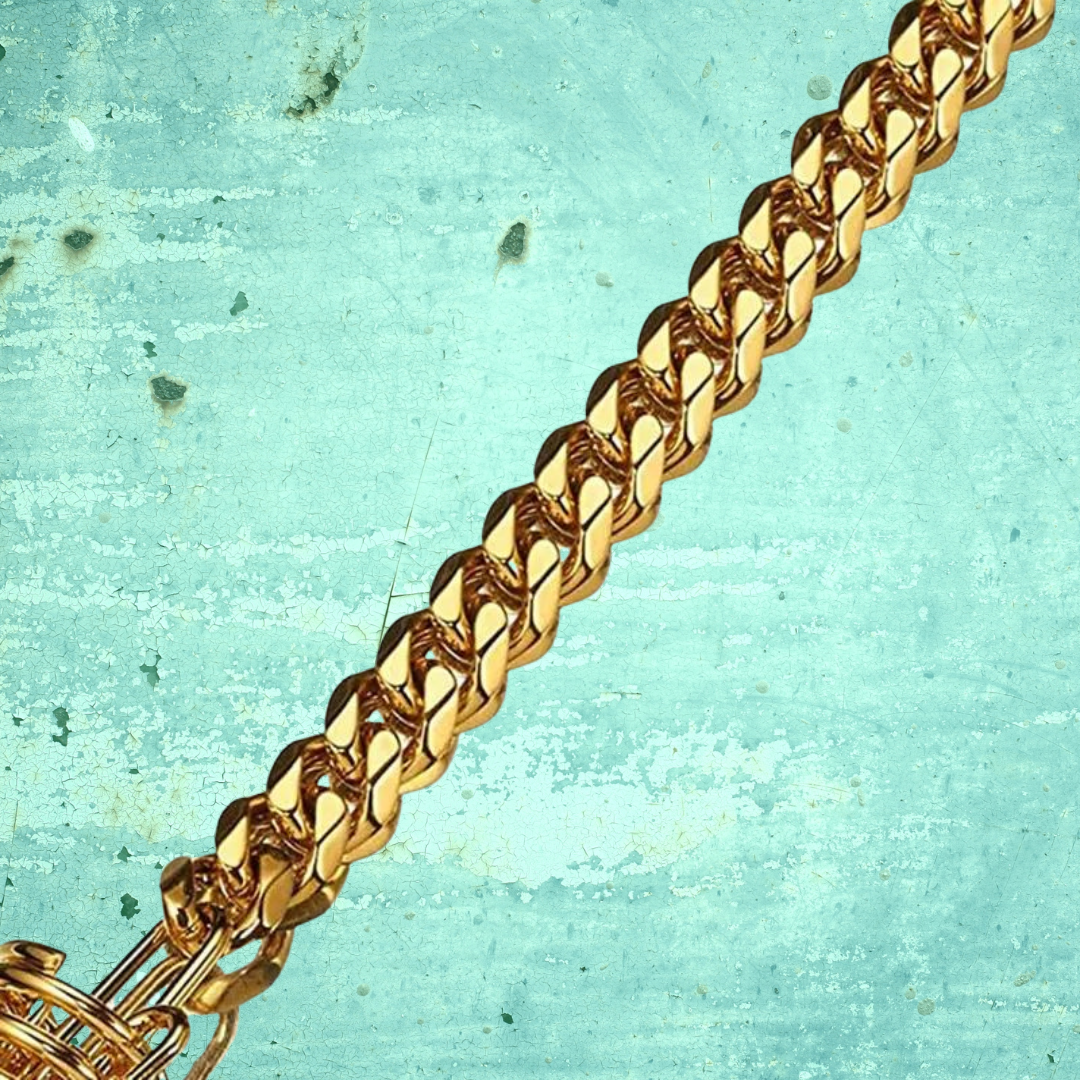 Close up of gold chain links.